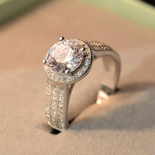 Classic Lotus Diamond Wedding Ring – Timeless Elegance for Your Big Day